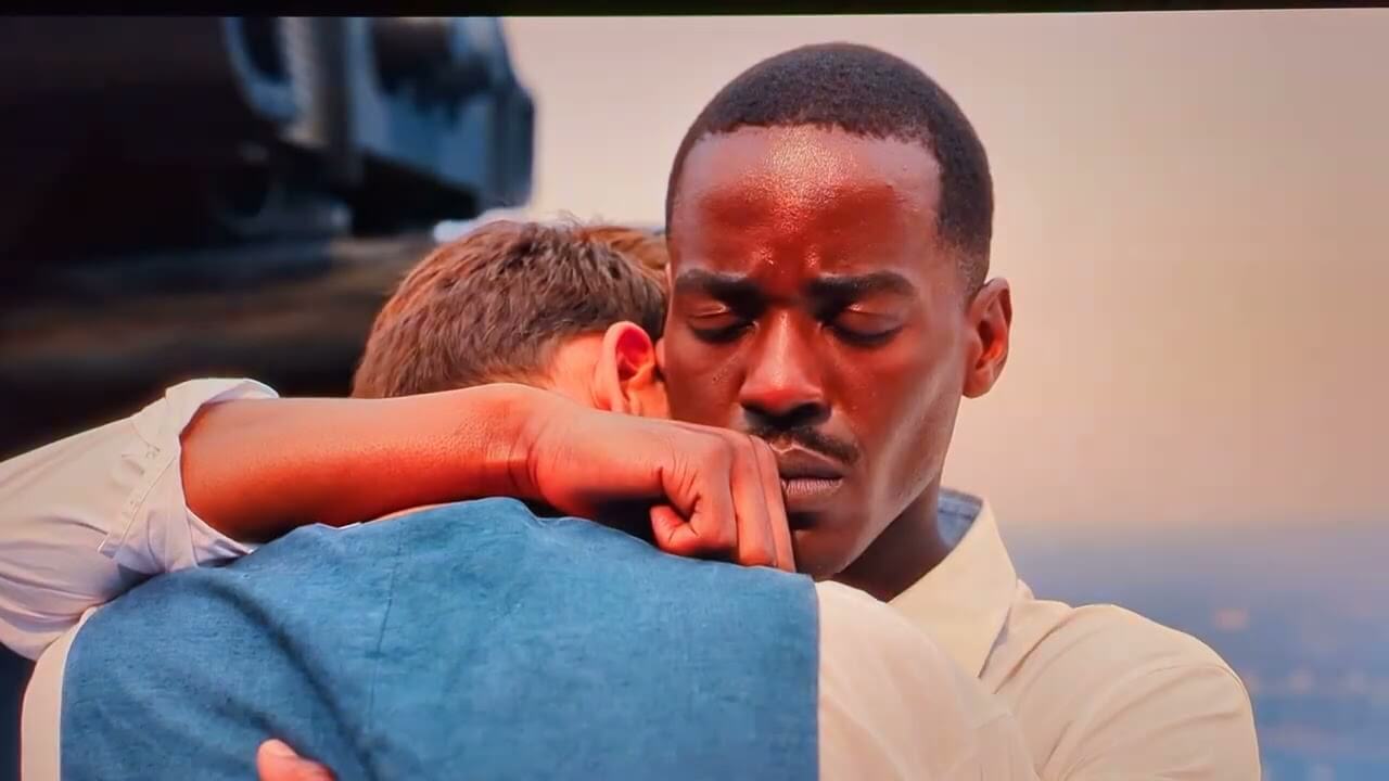 14th Doctor and 15th Doctor hugging
